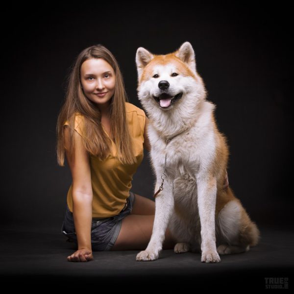 Фотосъемка животных в студии. Собака и хозяйка. Фотостудия Дизайн-сервис ТРУ